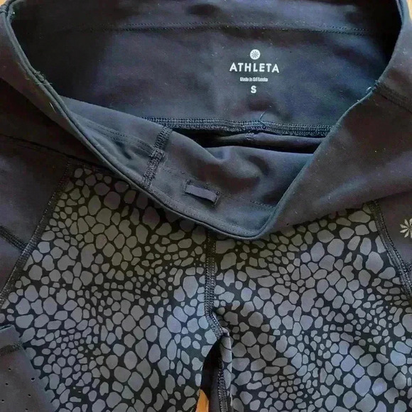 Athleta activewear exercise Leggings Small Black Gray Leopard Print Cropped - Picture 2 of 12